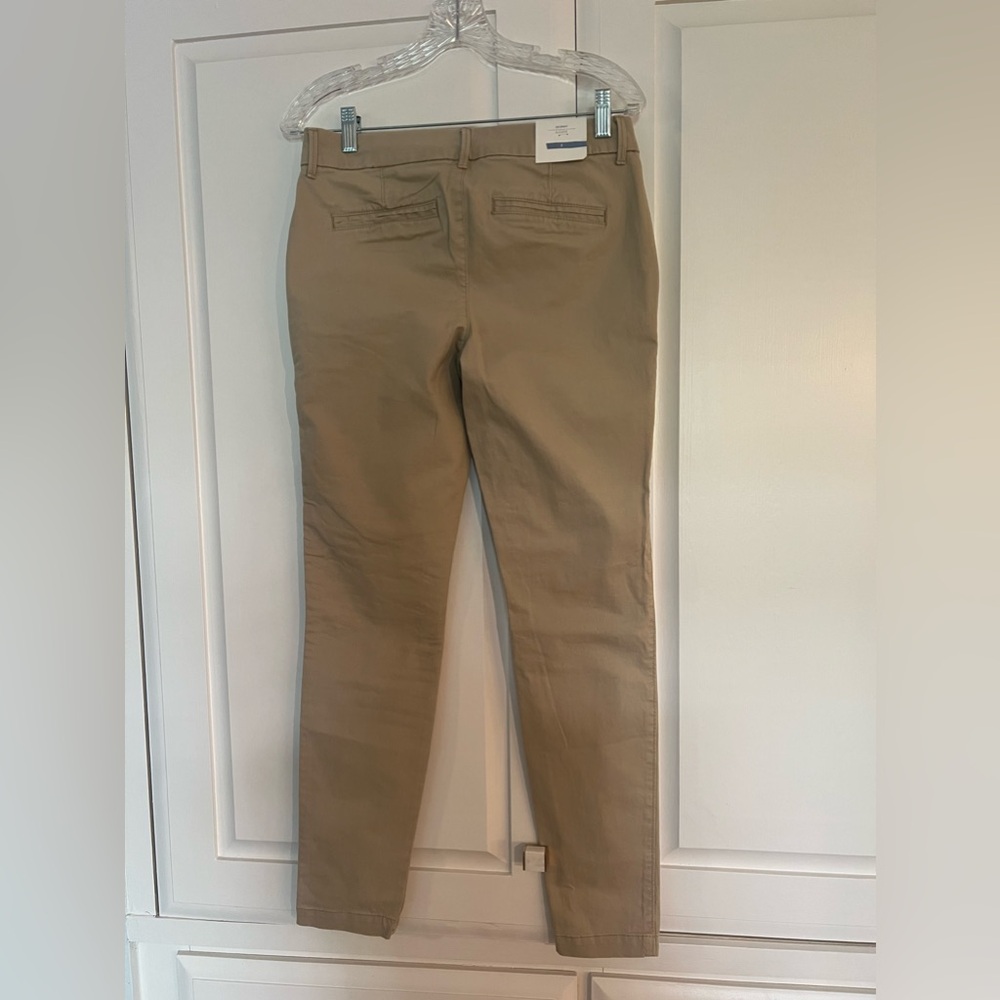 Old Navy Women Khakis pants NWT